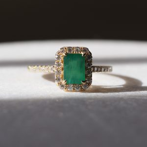 Charlotte Emerald halo moissainte ring
