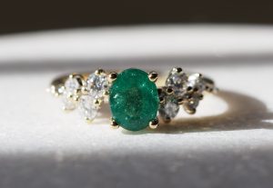 Athena Emerald ring scatter band
