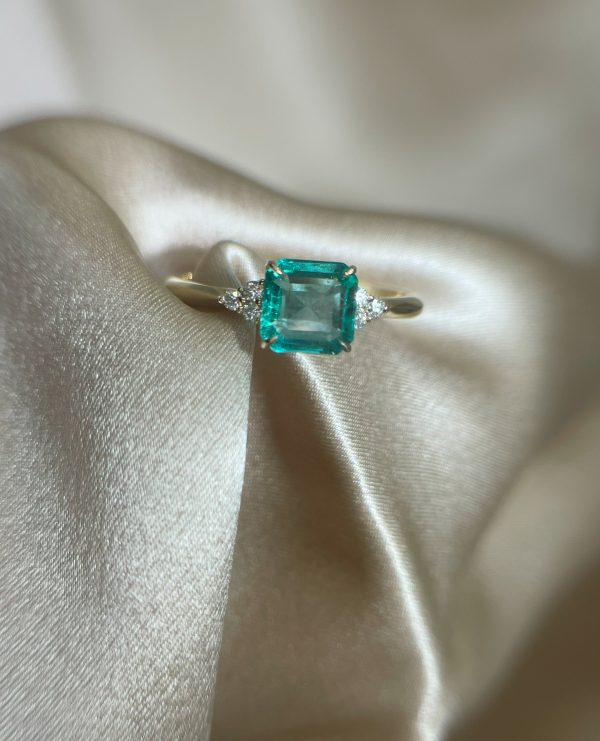 emerald square ring